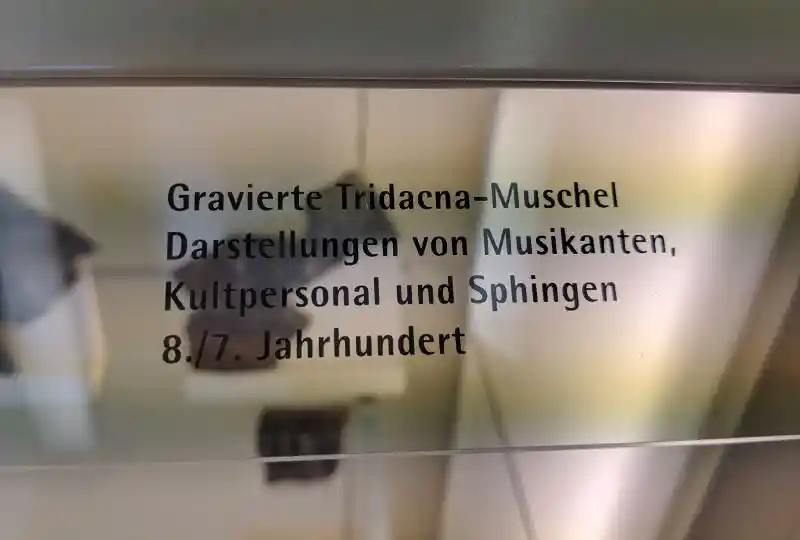 Engraved Tridacna shell depicting musicians, cult personnel and sphinxes 8th/7th century